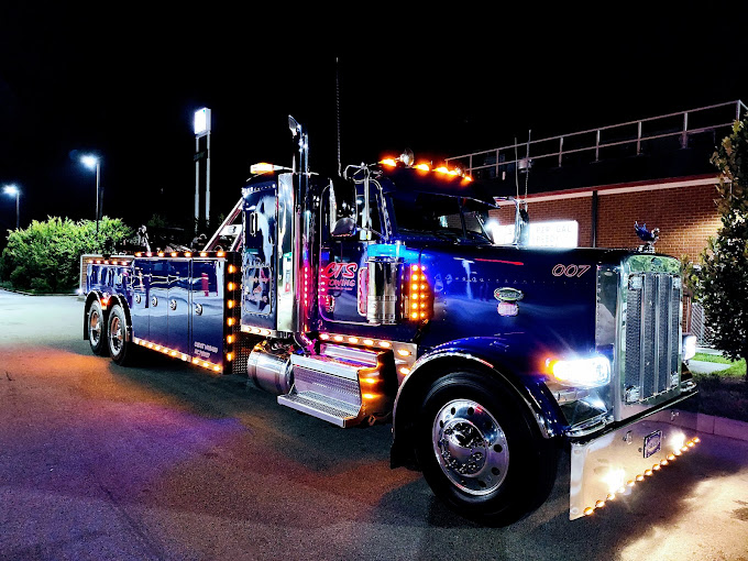 blue tow truck at night for heavy weight towing
