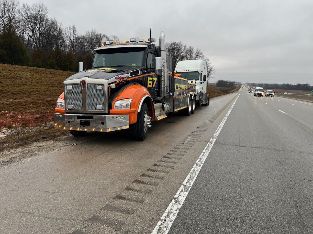 tow truck hauling semi truck
