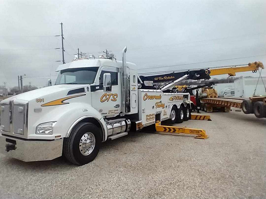 crane truck lifting bed of long semi truck